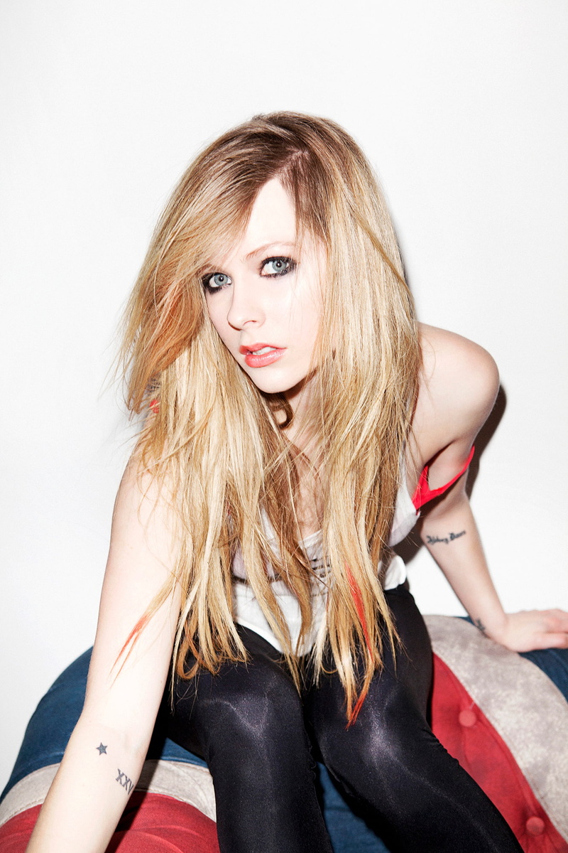 blond hair, young adult, Avril Lavigne, sitting, indoors, young women, 1080P, beauty, women, long hair, hairstyle, adult, looking at camera, one person