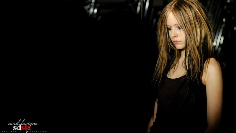 black background, celebrity, Avril Lavigne, long hair, one person, teenager, portrait, waist up, blond hair, contemplation, copy space, singer, beauty