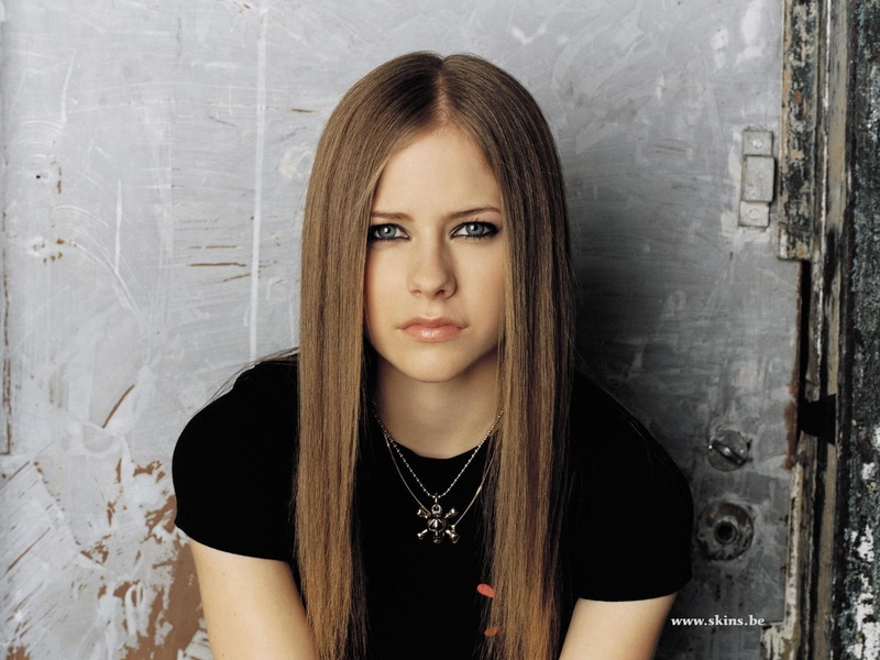 singer, portrait, indoors, lifestyles, blonde, casual clothing, real people, Avril Lavigne, necklace, front view, looking at camera, beautiful woman, headshot
