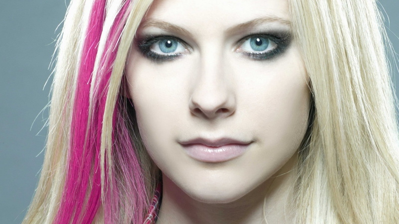 Avril Lavigne, singer, portrait, blonde, long hair, beauty, close-up, adult, headshot, young women, looking at camera, eyeshadow, hair, makeup, dyed hair
