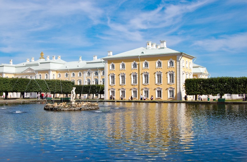 building, architecture, peters, luxury, object, fountain, home, reflection, body, culture, 2K, statue, tree, peterhof, saint petersburg, no people, travel