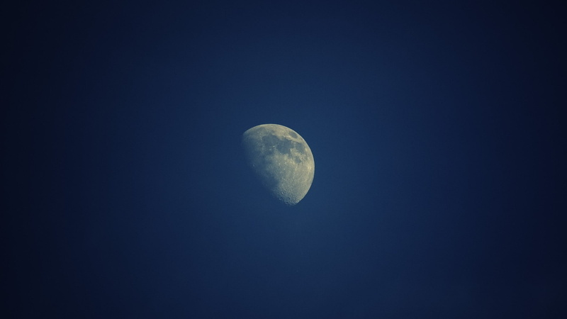 copy space, space exploration, dark, planetary moon, nature, astronomy, no people, half moon, science, Moon, astrology, moonlight, tranquility, night, scenics - nature