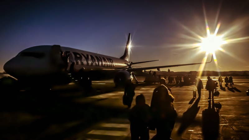 sunny, silhouette, near, group, solar flare, transportation, airplane, sunset, sunbeam, aerospace industry, airport runway, leaving, plane, crowd, lens flare