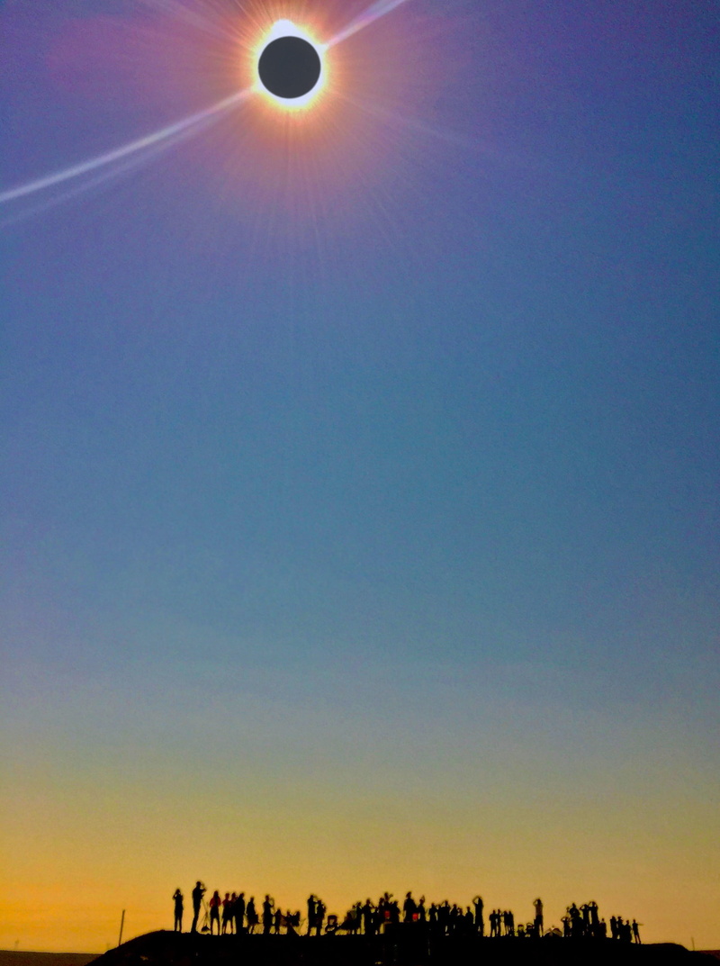 total solar eclipse, building exterior, awe, 2K, people, building, united states, lens flare, bright, moon, solar, alliance, sunlight, hill, blue, nature