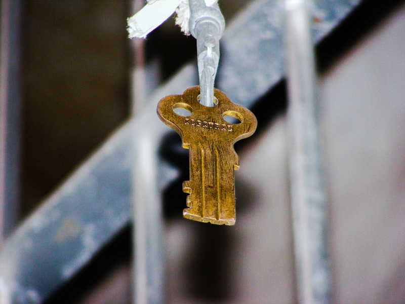 cross, place of worship, unlock, crucifix, old, jail, bars, san francisco, no people, belief, protection, alcatraz, 2K, key, prison wing, secure, prison