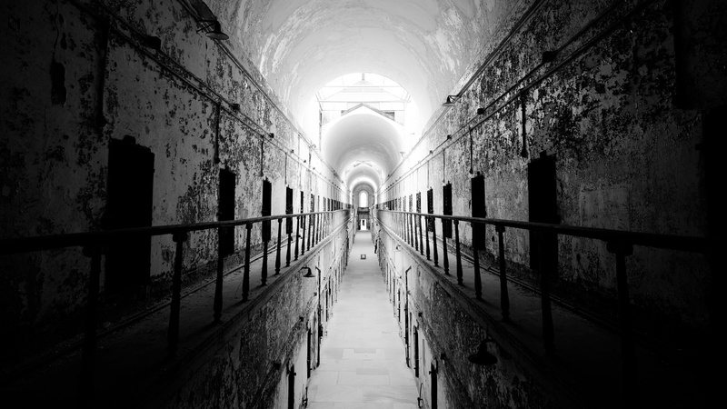 direction, light at the end of the tunnel, arch, prisons, 4K, punishment, monochrome, wall - building feature, architecture, railing, tunnel, arcade, prison cell