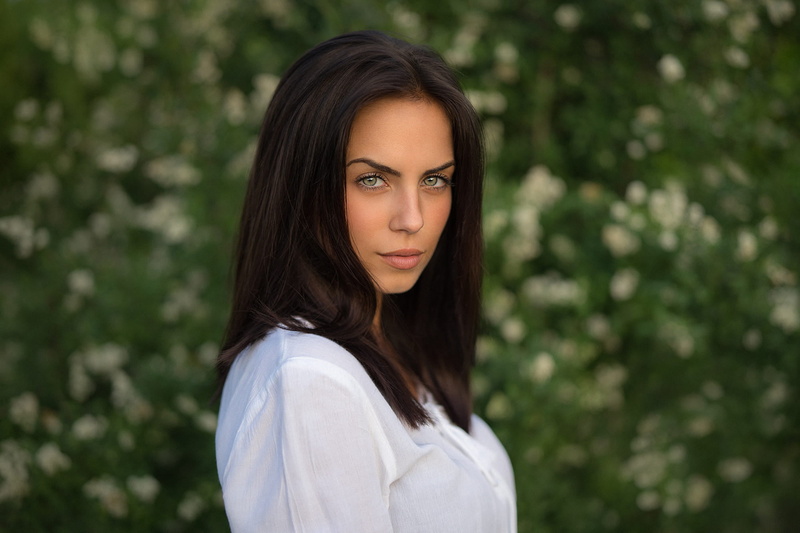 tanned, day, teenager, young adult, focus on foreground, face, white shirt, Marlen Valderrama Alvaréz, brunette, women, portrait, Martin Kühn, one person