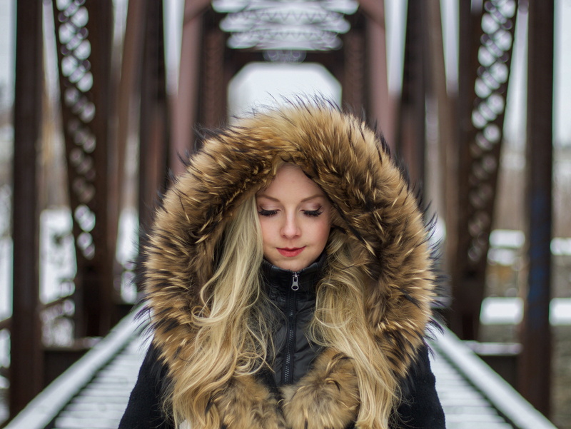 coat, 4K, hair, beauty, hairstyle, outdoors, fur, woman, portrait, winter coat, clothing, architecture, fashion, cold temperature, brown, black, parka
