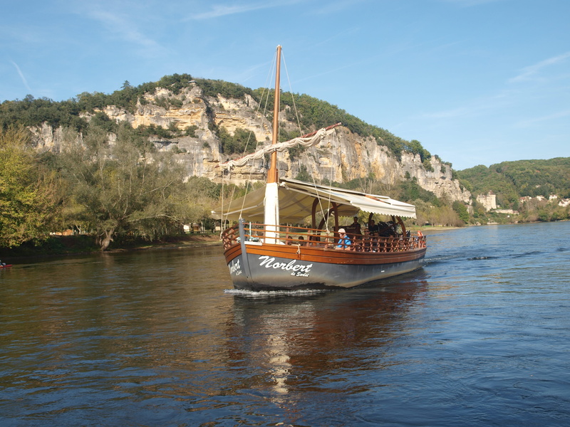 gabbares, waterfront, scenics - nature, nature, no people, sky, mountain, dordogne, transportation, land, travel, nautical vessel, river, 2K, day, boat