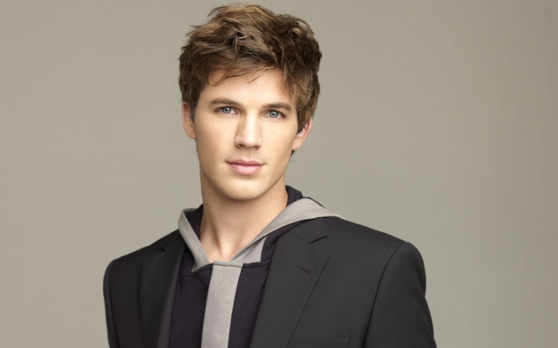 confidence, beautiful, Male celebrities, teenager, black, brown hair, hairstyle, actor, looking at camera, men, matt, one person, gray background, contemplation
