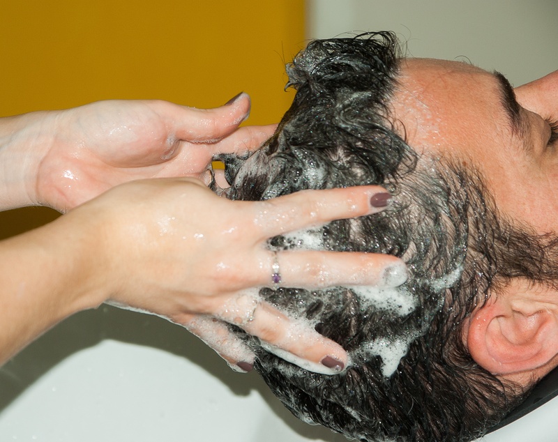 massaging, person, man, human hand, bathroom, hand, men, hairdresser, close-up, hairstyle, indoors, 2K, shampoo, real people, cleaning, washing, water