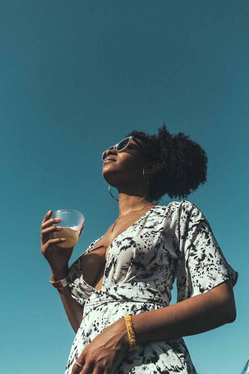 holding, style, side view, facial expression, concert, beautiful woman, photoshoot, looking up, hairdo, blue, real people, summer, jewelry, drinking, copy space