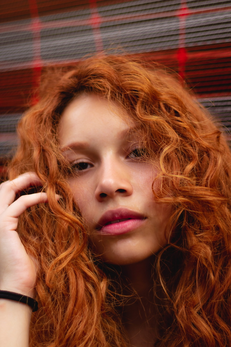 pretty, girl, wavy hair, tie, hairdo, beauty, dyed red hair, close-up, beautiful, looking, curly hair, black, lady, blond hair, hairstyle, photoshoot, posing