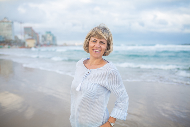 5K, horizon over water, mature Women, land, Лето, женщина, море, portrait, hair, one Person, relaxation, one Senior Woman Only, blond hair, water, active Seniors