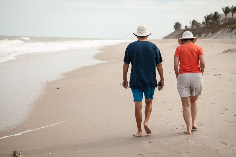 couple - relationship, love, couple, real people, vacation, elderly, day, two people, rear view, leisure activity, sand, 4K, holiday, walk, walking, beach
