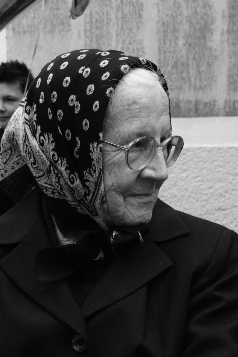 human face, woman, adult, grandparent, 2K, headshot, lady, portrait, males, grandma, glasses, outdoors, leisure activity, grandmother, person, mother