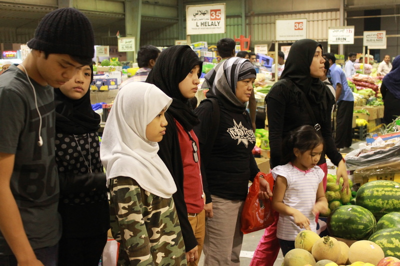 kids, farmers market, grandparent, asia, healthy eating, nutrition, child, organic food, organic, fresh fruit, standing, fruit, daughter, fruits and vegetables
