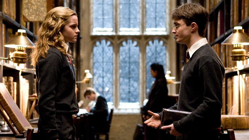 indoors, young women, females, people, side view, adult, harry potter and the half blood prince, 1080P, focus on foreground, communication, business, young adult
