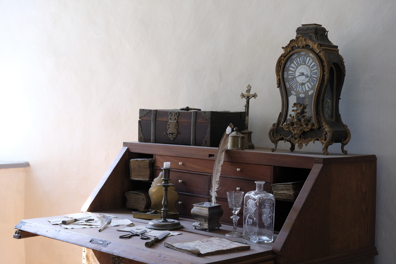 representation, decorative, art and craft, sculpture, architecture, wooden, human representation, indoors, old, home interior, wall - building feature