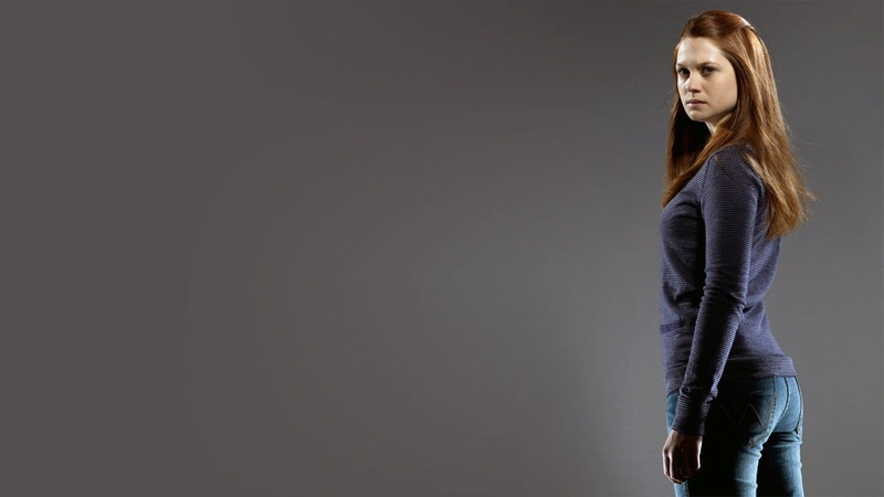 copy space, beautiful woman, young adult, looking, Bonnie Wright, hairstyle, 720P, casual clothing, standing, teenager, women, three quarter length, hair