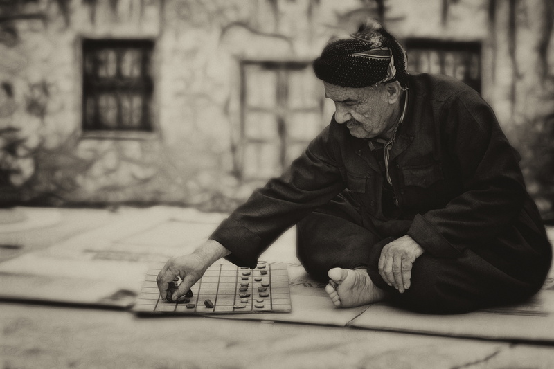 5K, social issues, grayscale, senior adult, sitting, men, old, real people, man, adult, dirty, black And White, one Person, strategy, senior men, looking