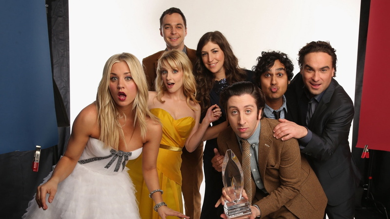 Melissa Rauch, strapless dress, 1080P, The Big Bang Theory, Kaley Cuoco