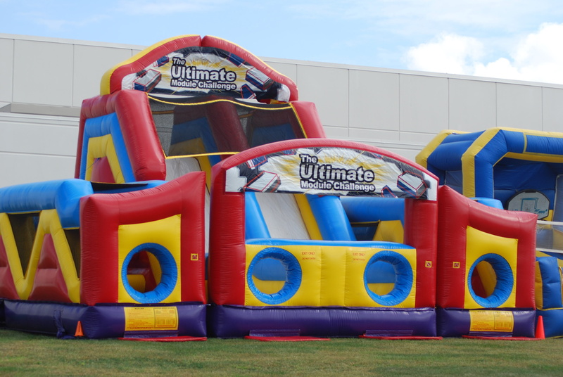 umc obstacle course, 4K, Inflatable, day, inflatable obstacle course, outdoor play equipment, architecture, text, capital letter, no people, multi colored