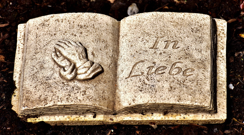 human representation, day, an unforgettable experience, in love, old, cemetery, religion, art and craft, no people, in commemoration, the past, 5K, carving - craft product