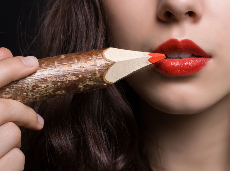 2K, long hair, young adult, one person, black background, human face, women, lipstick, beautiful woman, human body part, body part, close-up, hairstyle