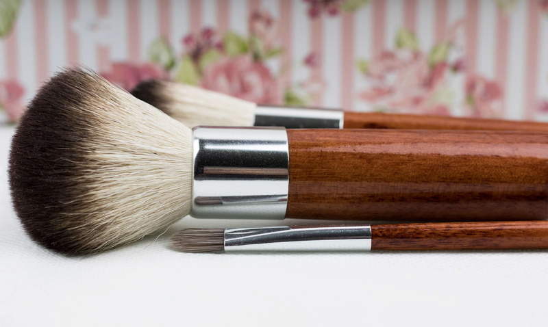 simplicity, paintbrush, close-up, beauty product, body care and beauty, lifestyles, wood - material, makeup, wood, make-up brush, studio shot, focus on foreground