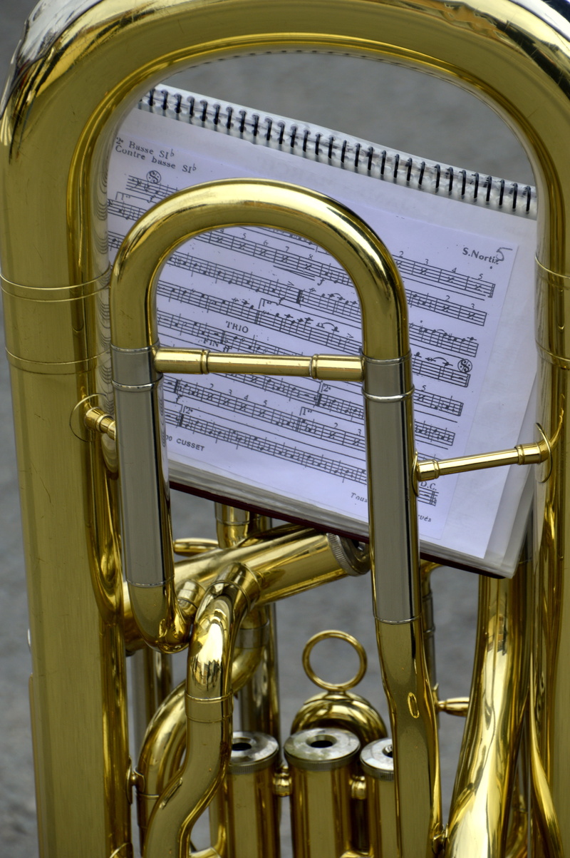 music, no people, brass instrument, symphony, gold colored, musical instrument, day, partition, jazz, arts culture and entertainment, gold, 5K, tuba, trumpet