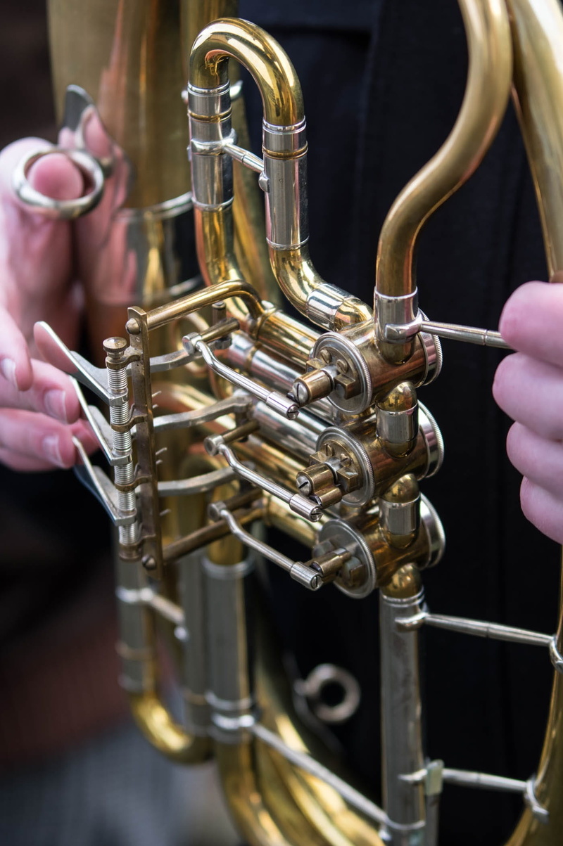 instrument, marching band, music, skill, playing, brass, hand, artist, body part, trumpet, one person, tuba, musical instrument, feinmechanik, musician