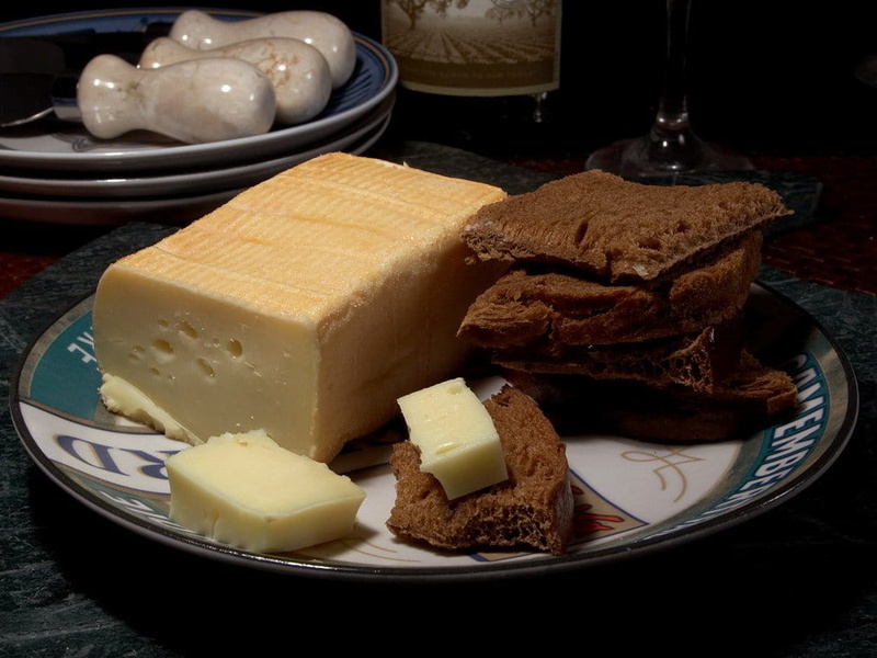 indoors, stink, bread, no people, hearty, high angle view, eat, table, wellbeing, cheese, albuminous, aroma, ready-to-eat, food and drink, still life, close-up