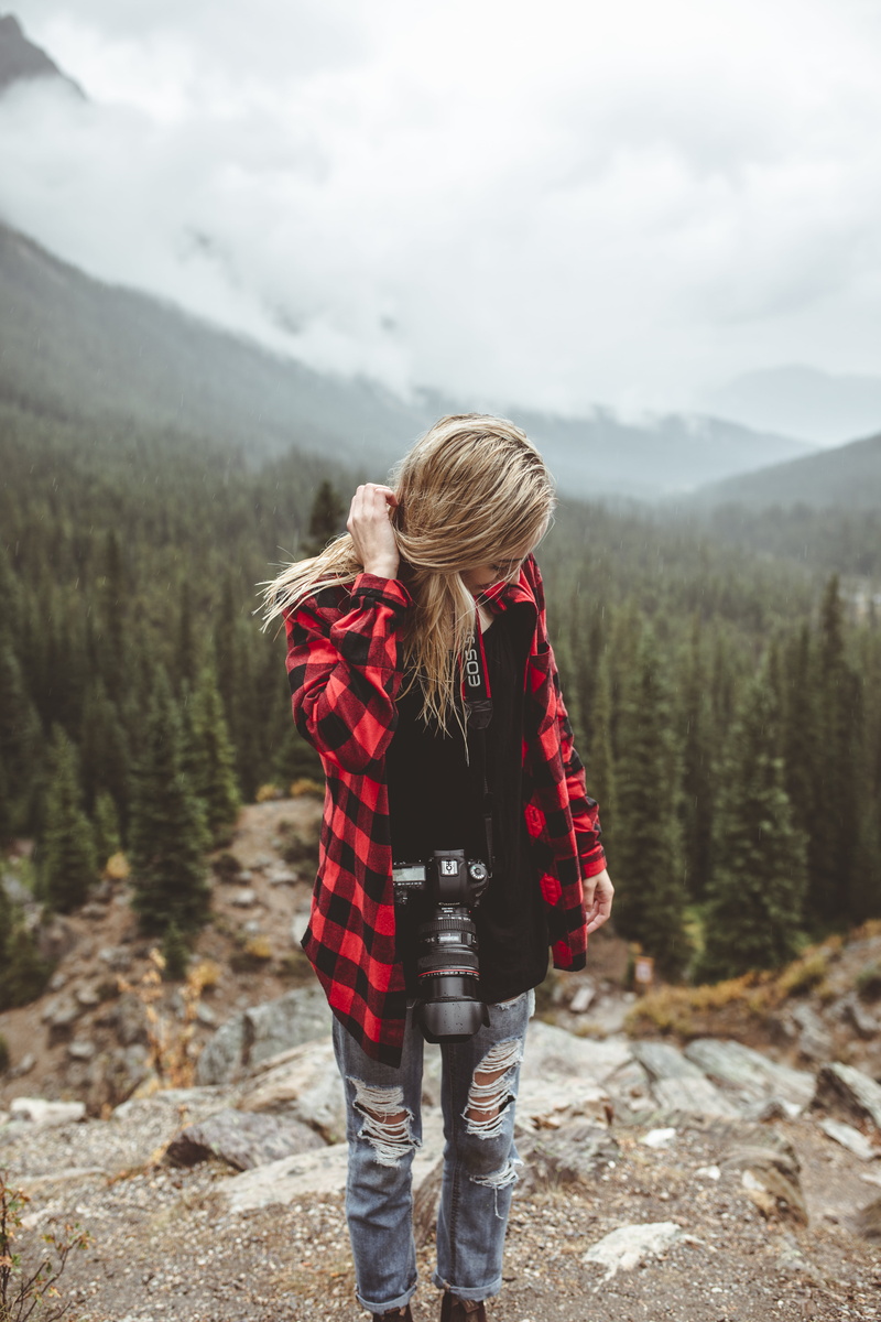 mountains, shirt, women, photographer, red, adventure, leisure activity, coniferous tree, pine tree, travel, blond hair, 5K, nature, outdoors, standing