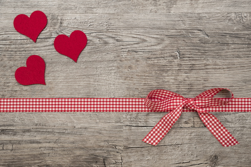 mothers day, loop, positive emotion, table, wood - material, still life, pattern, 5K, bow, high angle view, black, gingham, decor, coupon, close-up, shape