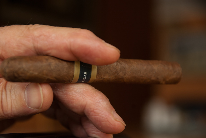 human finger, bad habit, wood - material, finger, checking the time, human body part, Smoke, jewelry, Havana, Cigar, selective focus, hand, focus on foreground