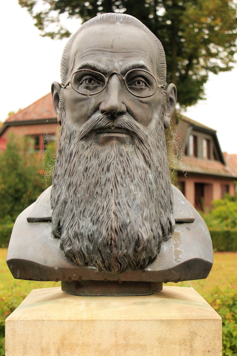 beard, human representation, sculpture, day, looking at camera, bust, front view, bart, monument, focus on foreground, portrait, 4K, close-up, male, glasses