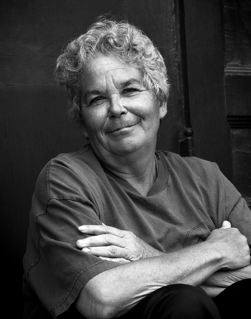work, senior adult, t, shirt, food, one senior woman only, relief, wearing, emotion, happy, contemplation, front view, issue, white hair, person, smiling