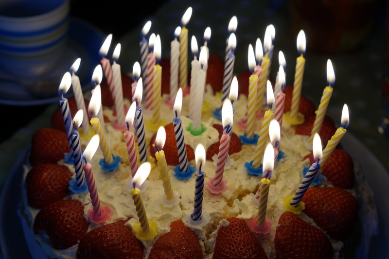 eat, strawberry cake, burning, strawberries, happy birthday to you, candlelight, age, 5K, lighted, birthday, burn, dessert, congratulations, delicious
