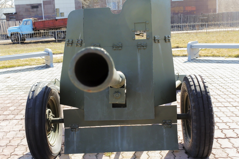 soldier, land vehicle, field, victory day, day, victory, outdoors, no people, old, battle, sunny, the tool, one thousand nine hundred forty two, metal