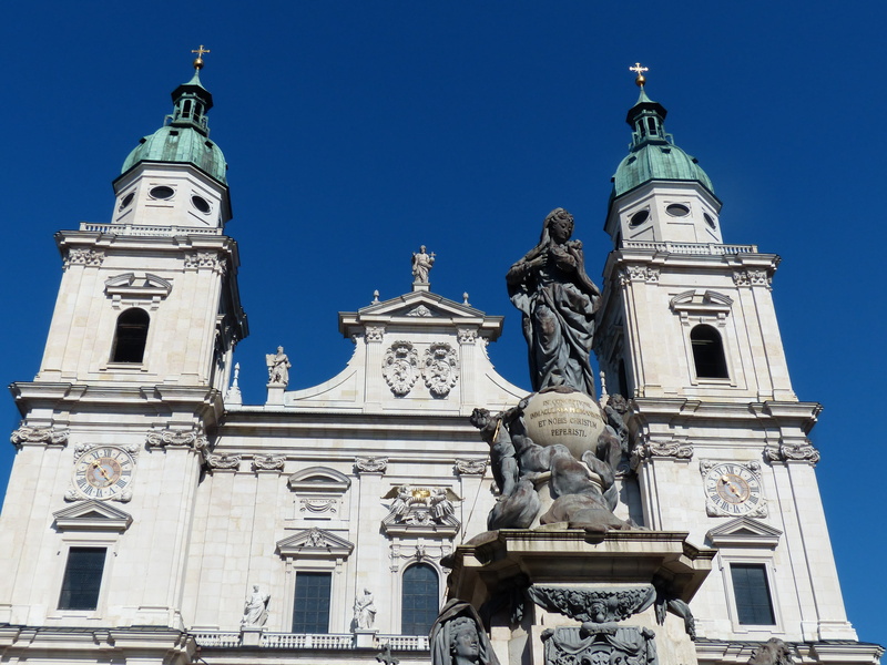 teal, unesco, dome, outdoors, monumental statue, page towers, place of worship, sky, still image, 4K, baroque building, human representation, nature, world heritage site