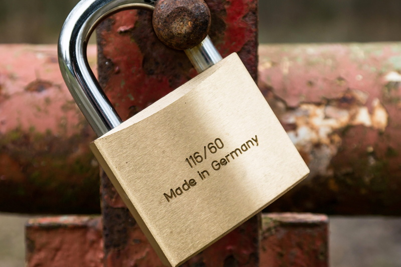 safety, security, backup, luck, container, note - message, gold, padlock, shut off, information, completed, to, close, u-lock, label, reminder, text, made in germany