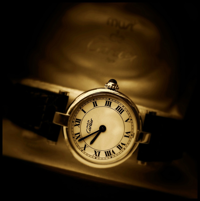 table, accuracy, pocket watch, no people, silver, antique, strap, instrument of Time, minute hand, time, clock face, selective focus, geometric shape, retro styled