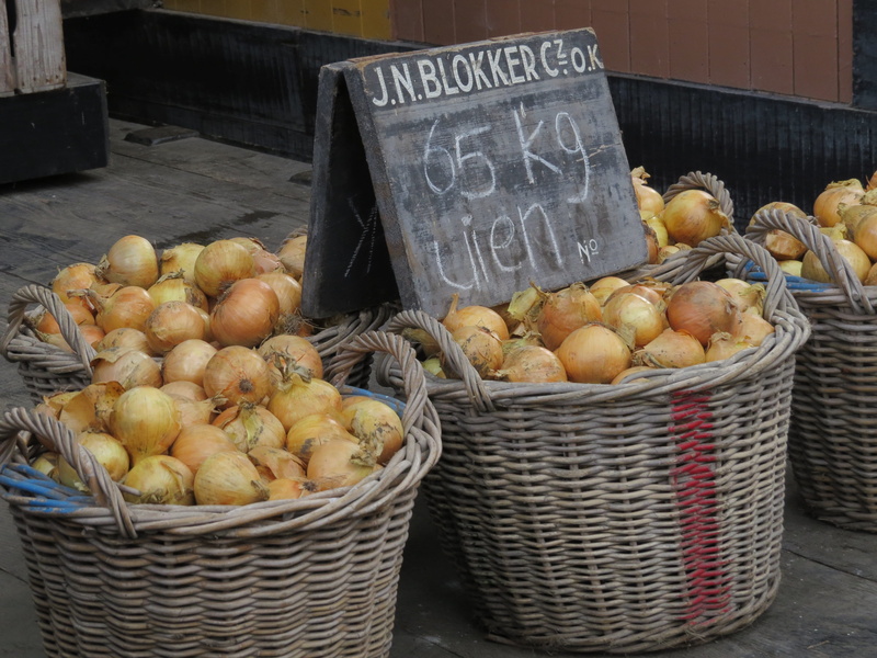 basket, fruit, dutch, auction, no people, food and drink, food, retail, container, price tag, wellbeing, choice, ripe, market stall, large group of objects