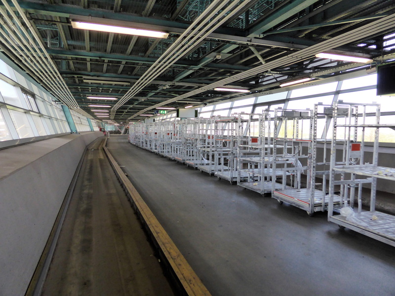 indoors, gang, technology, no people, trade, warehouse, large group of objects, empty, transport, transportation, travel, industry, day, architecture, 4K