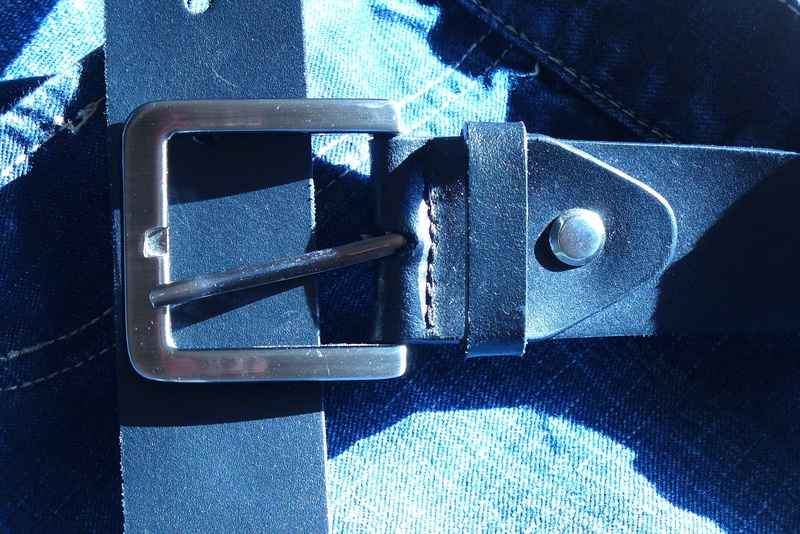 leather, black, outdoors, belt, clasp, transportation, strap, waist, stylish, shadow, clothing, 2K, trend, apparel, communication, style, metal, garment