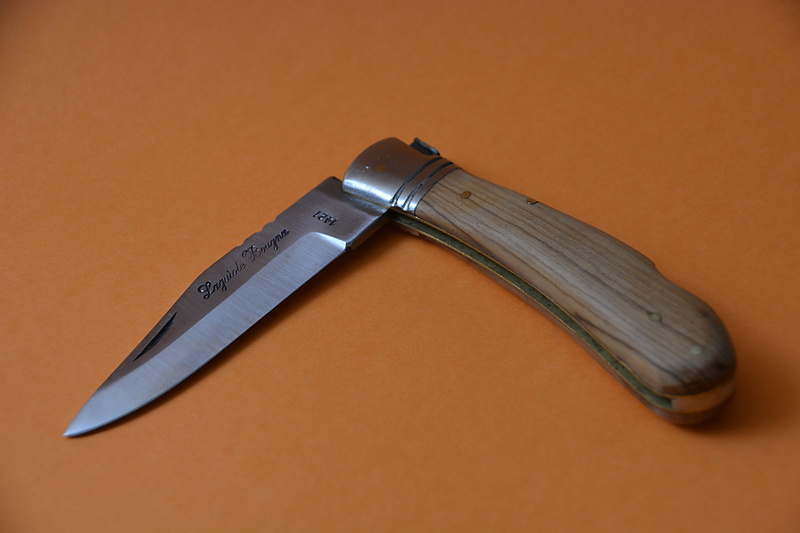 kitchen knife, alloy, clasp-knife, knife - weapon, Laguiole, aggression, Knife, metal, still life, Wooden, high angle view, weapon, studio shot, Blade