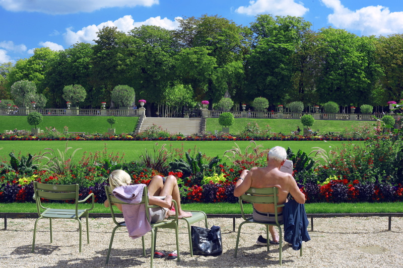 sitting, men, plant, real people, women, formal Garden, growth, day, full length, sunbathing, park, seat, people, trees, two people, green, nature, front