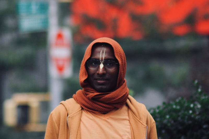 facial expression, architecture, eyeglasses, adult, leisure, outdoors, standing, eyewear, 4K, sweater, green, park, one person, wear, focus on foreground