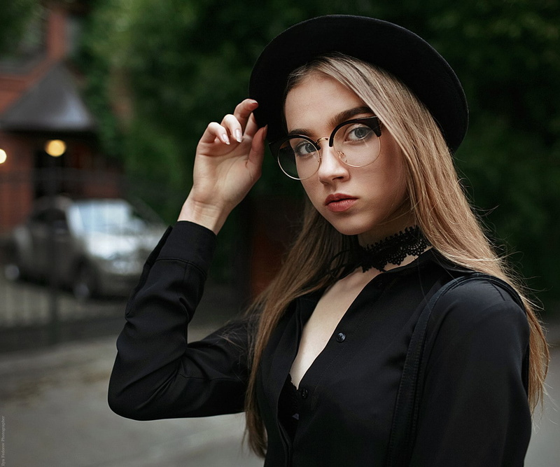 women with hats, 720P, outdoors, teenager, model, women with glasses, clothing, adult, headshot, street, young adult, beauty, blonde, women, young women
